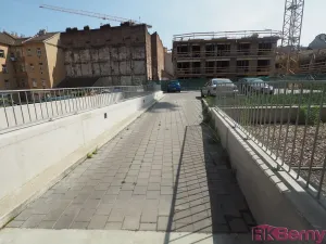 Pronájem garážového stání, Brno, Spolková, 13 m2