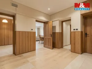 Prodej atypického bytu, Krnov - Pod Bezručovým vrchem, Bezručova, 73 m2