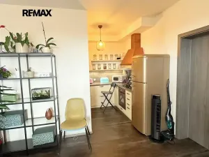 Pronájem bytu 2+kk, Praha - Štěrboholy, Kryšpínova, 63 m2