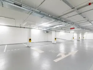 Pronájem garážového stání, Praha - Žižkov, Seifertova, 20 m2