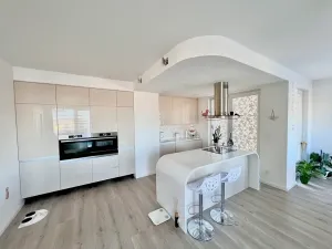 Pronájem bytu 4+kk, Praha - Strašnice, Zvěřinova, 117 m2