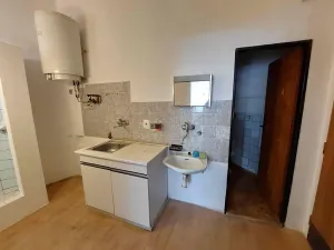 Pronájem bytu 2+1, Praha - Žižkov, Černínova, 39 m2
