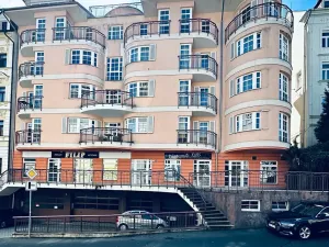 Prodej bytu 4+kk, Karlovy Vary, Zámecký vrch, 177 m2