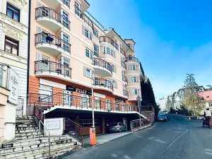 Prodej bytu 4+kk, Karlovy Vary, Zámecký vrch, 177 m2
