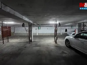 Pronájem garážového stání, Praha - Střížkov, Lovosická, 18 m2