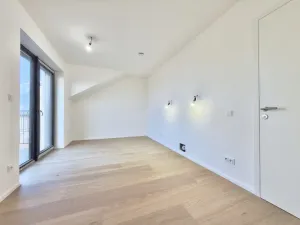 Prodej bytu 4+kk, Praha - Holyně, náměstí Pod lípou, 128 m2