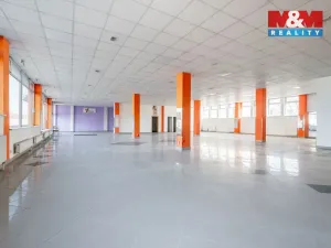 Prodej obchodního prostoru, Žďár nad Sázavou, nám. Republiky, 500 m2
