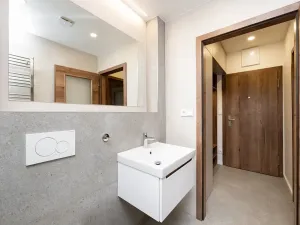 Pronájem bytu 1+kk, Praha - Kobylisy, Klecanská, 25 m2