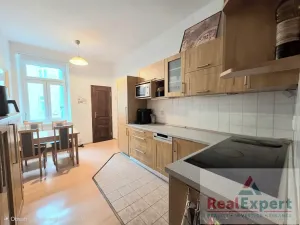 Pronájem bytu 3+1, Praha - Karlín, Kubova, 92 m2