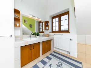 Prodej rodinného domu, Lipová-lázně, 232 m2