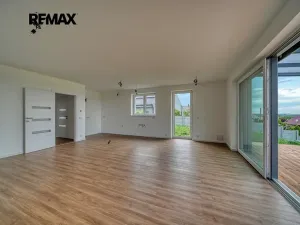 Pronájem rodinného domu, Červené Pečky, Hrabáňova, 213 m2