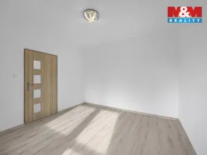 Pronájem bytu 2+1, Chvaletice, U Kulturního domu, 60 m2