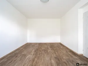 Pronájem bytu 2+1, Pardubice - Bílé Předměstí, Bezdíčkova, 49 m2