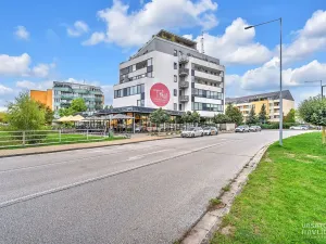 Pronájem bytu 2+kk, Hradec Králové, Ve Stromovce, 66 m2