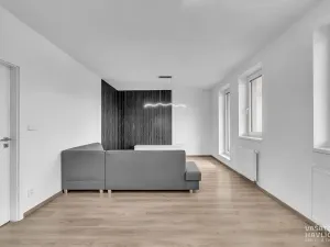 Pronájem bytu 2+kk, Hradec Králové, Ve Stromovce, 66 m2