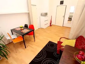 Pronájem bytu 2+kk, Praha - Karlín, Sokolovská, 40 m2