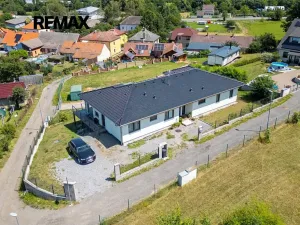 Prodej vícegeneračního domu, Bavoryně, 194 m2