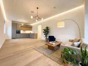 Prodej bytu 2+kk, Praha - Holyně, náměstí Pod lípou, 55 m2