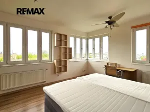 Pronájem bytu 2+kk, Praha - Řepy, Karlovarská, 59 m2