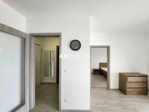 Pronájem bytu 2+kk, Praha - Vysočany, Strnadových, 49 m2