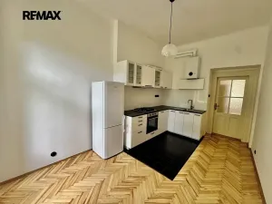 Pronájem bytu 2+1, Praha - Vinohrady, Krkonošská, 70 m2