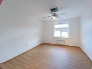 Pronájem bytu 1+kk, Praha - Braník, Pikovická, 30 m2
