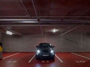 Pronájem garážového stání, Praha - Karlín, Sokolovská, 15 m2