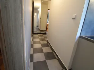 Prodej bytu 3+1, Karlovy Vary, Krymská, 68 m2