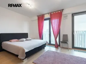 Pronájem bytu 1+kk, Praha - Žižkov, Olšanská, 37 m2