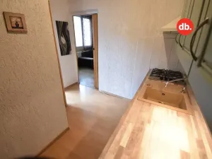 Pronájem bytu 1+1, Karlovy Vary, Maďarská, 36 m2