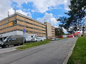Pronájem garážového stání, Brno, Loosova, 14 m2