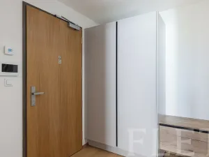 Pronájem bytu 1+kk, Praha - Hrdlořezy, V třešňovce, 36 m2