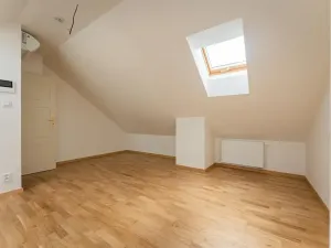 Pronájem atypického bytu, Praha - Staré Město, Kozí, 62 m2
