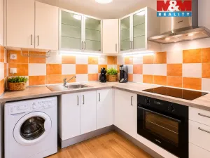 Pronájem bytu 2+kk, Praha - Petrovice, Kurčatovova, 43 m2