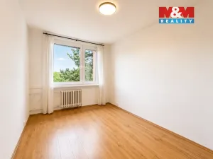 Pronájem bytu 2+kk, Praha - Petrovice, Kurčatovova, 43 m2