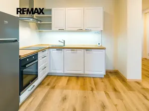 Pronájem bytu 2+1, Česká Lípa, Škroupovo náměstí, 75 m2