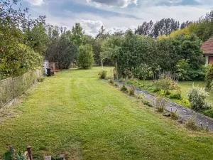 Prodej pozemku pro bydlení, Uhersko, 3765 m2