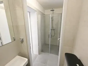 Pronájem kanceláře, Praha - Prosek, Litvínovská, 282 m2