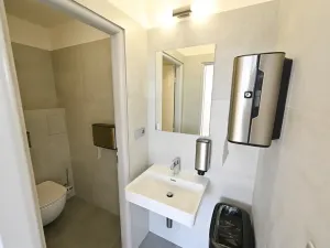 Pronájem kanceláře, Praha - Prosek, Litvínovská, 282 m2