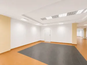 Pronájem obchodního prostoru, Kralupy nad Vltavou, Palackého nám., 135 m2