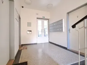 Pronájem bytu 1+1, Praha - Smíchov, Podbělohorská, 43 m2