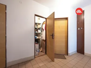 Prodej bytu 2+1, Karlovy Vary, Raisova, 62 m2