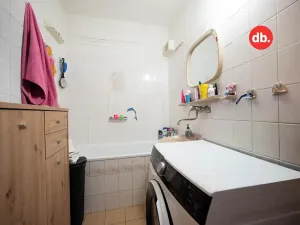 Prodej bytu 2+1, Karlovy Vary, Raisova, 62 m2