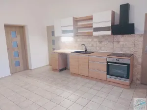 Pronájem bytu 2+1, Krnov, Petrovická, 58 m2