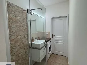 Pronájem bytu 1+1, Praha - Smíchov, Janáčkovo nábřeží, 43 m2