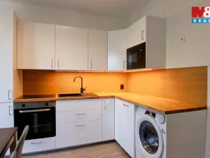 Pronájem bytu 2+kk, Praha - Hloubětín, Kardašovská, 39 m2