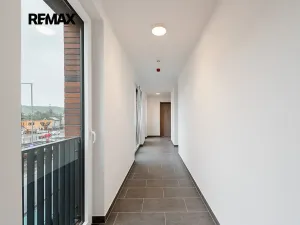 Pronájem bytu 1+kk, Praha - Hloubětín, Poděbradská, 37 m2
