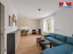 Pronájem bytu 2+1, Pardubice - Zelené Předměstí, Benešovo náměstí, 55 m2