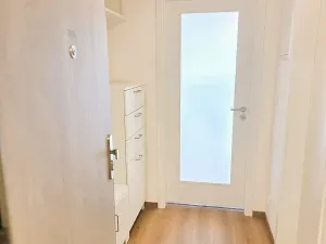 Pronájem bytu 1+kk, Praha - Hloubětín, Poděbradská, 31 m2