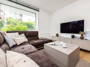 Prodej bytu 2+kk, Praha - Hrdlořezy, Mezilehlá, 51 m2